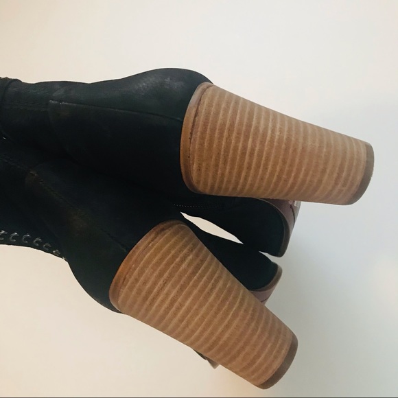 VINCE CAMUTO | 9.5 | Black Studded Leather - Picture 11 of 16